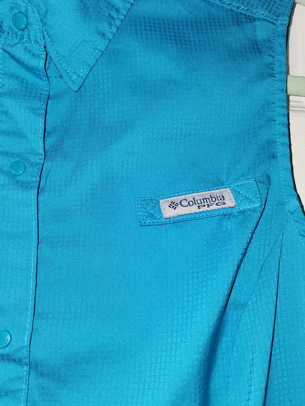 Columbia Sleeveless Button-Down Shirt in Bright Turquoise - Picture 3 of 11